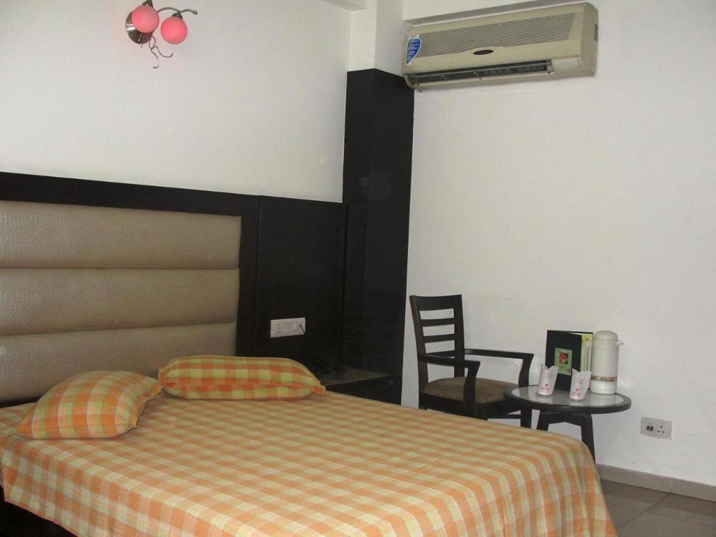 Hotel Chanchal Continental - 02 Mins From New Delhi Railway Station Zewnętrze zdjęcie