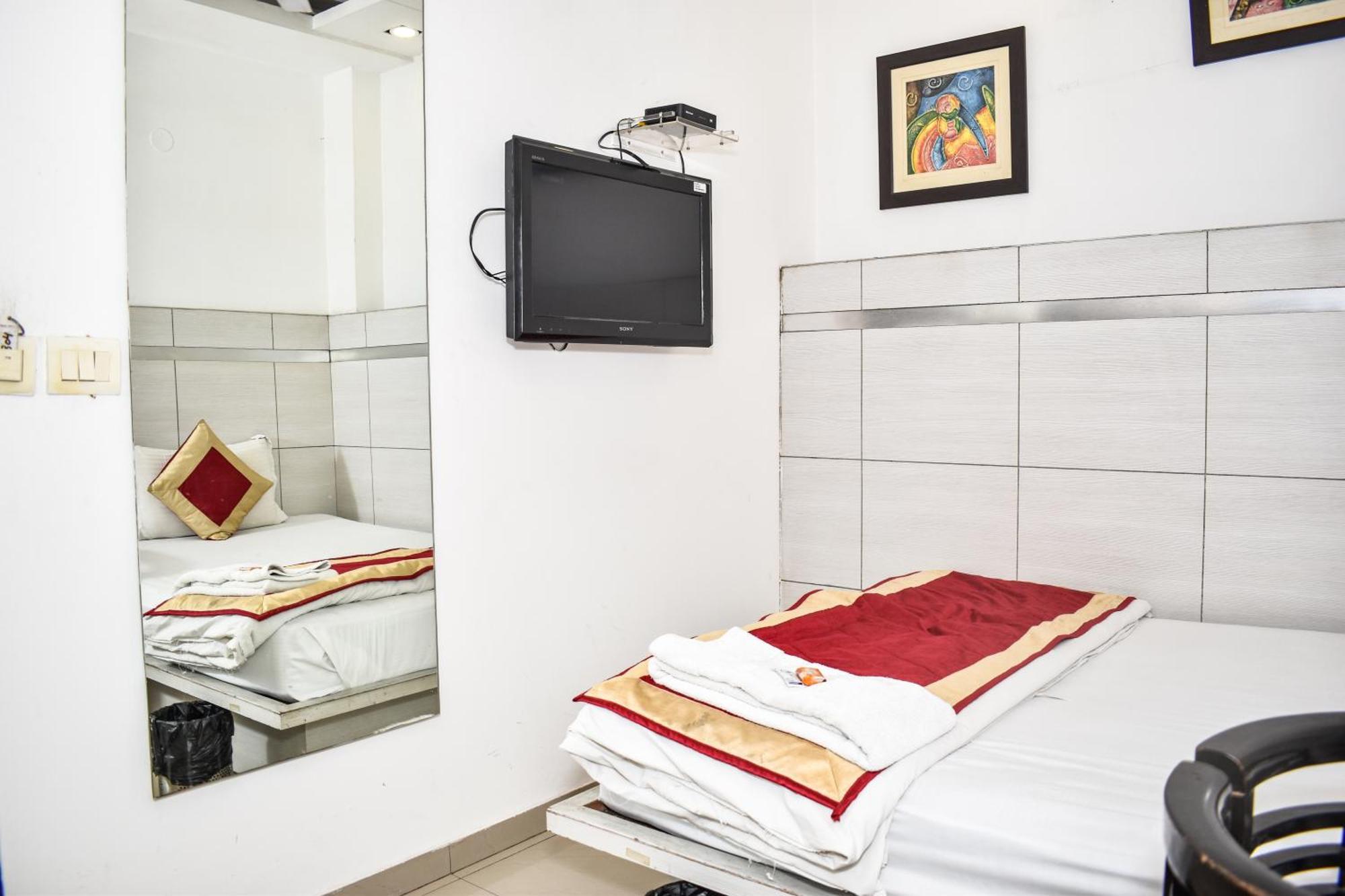 Hotel Chanchal Continental - 02 Mins From New Delhi Railway Station Zewnętrze zdjęcie
