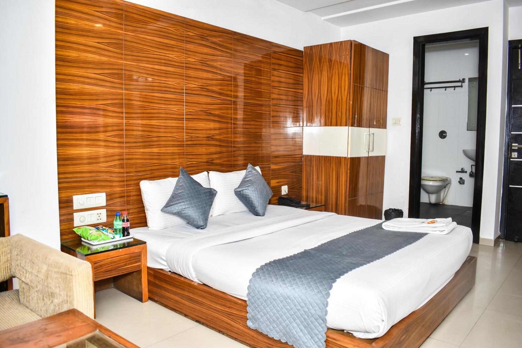 Hotel Chanchal Continental - 02 Mins From New Delhi Railway Station Zewnętrze zdjęcie
